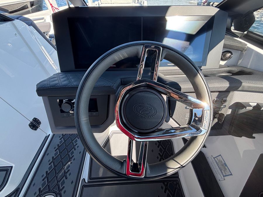 2027 Cobalt R26 Surf, photo 7 of 22