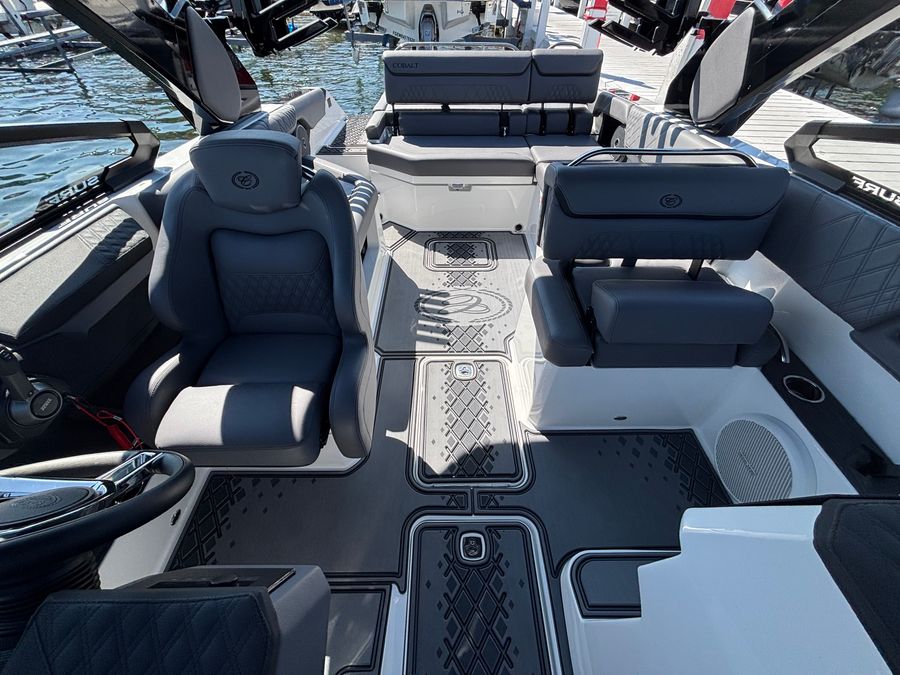 2027 Cobalt R26 Surf, photo 20 of 22