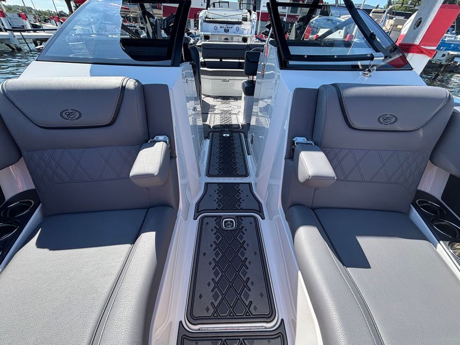 2027 Cobalt R26 Surf, photo 19 of 22