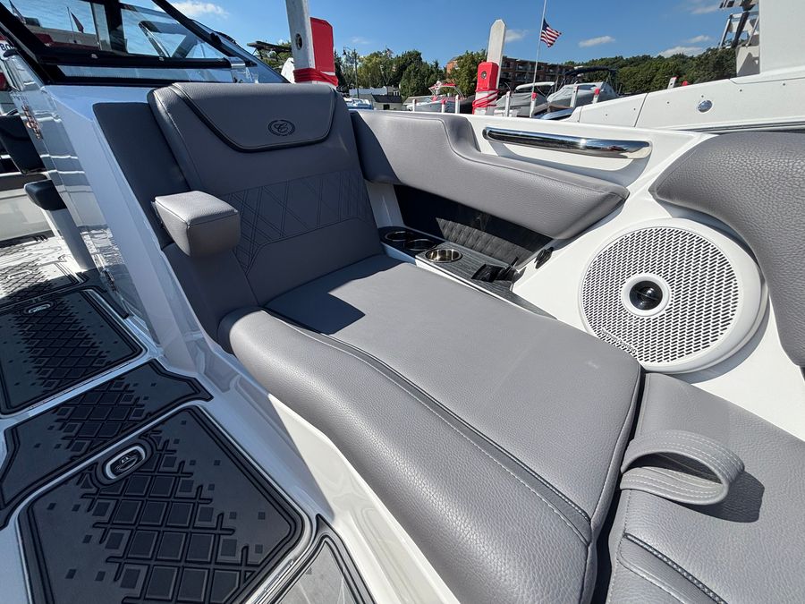 2027 Cobalt R26 Surf, photo 17 of 22