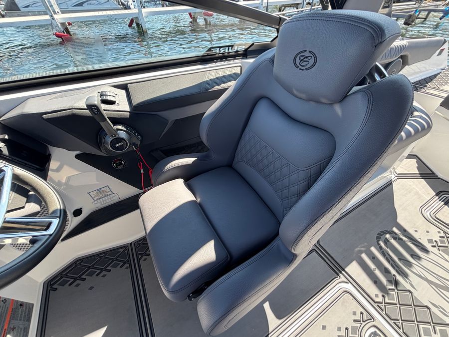 2027 Cobalt R26 Surf, photo 9 of 22