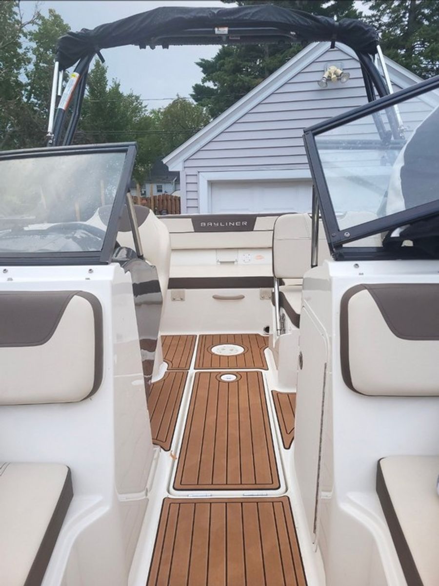 2019 Bayliner VR5, photo 6 of 9