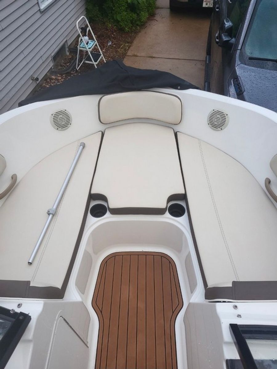 2019 Bayliner VR5, photo 7 of 9