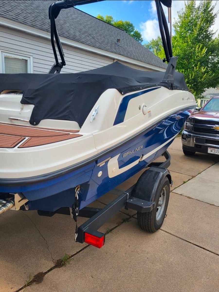 2019 Bayliner VR5, photo 2 of 9