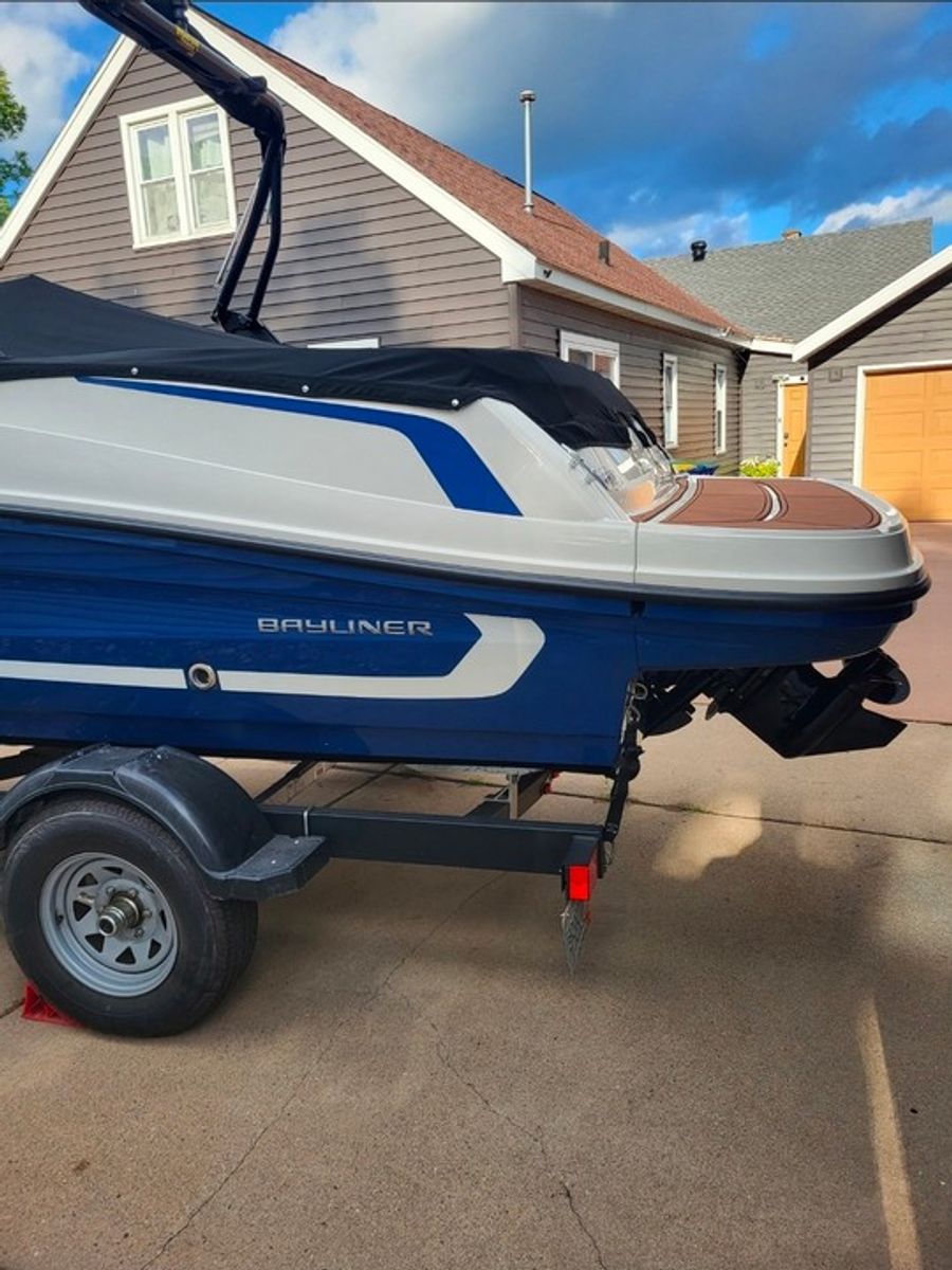 2019 Bayliner VR5, photo 4 of 9