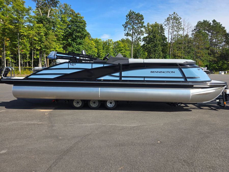 2027 Bennington 25QSB ESP TRI