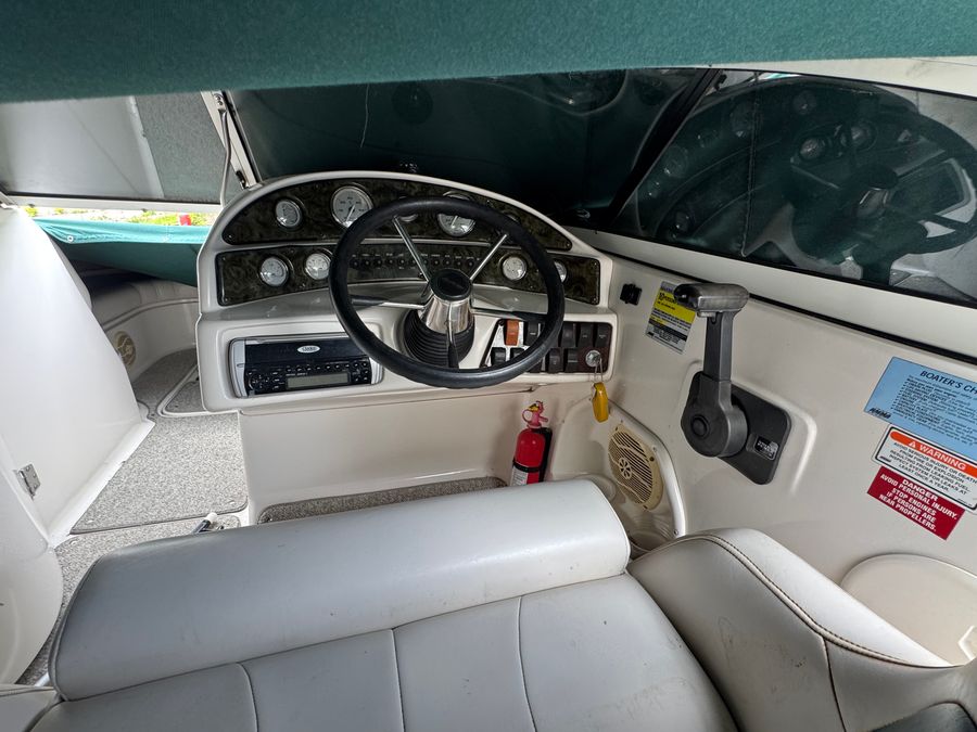 2004 Hurricane SunDeck 187 IO, photo 5 of 13
