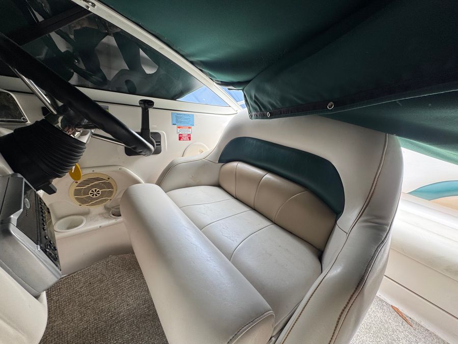 2004 Hurricane SunDeck 187 IO, photo 7 of 13