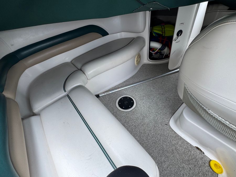 2004 Hurricane SunDeck 187 IO, photo 4 of 13