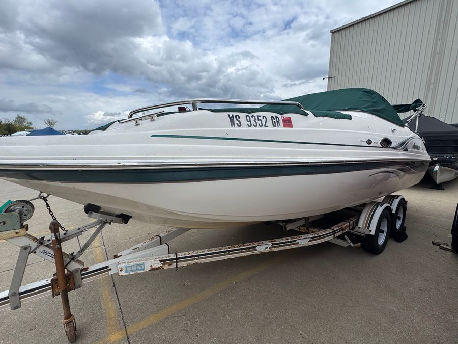 2004 Hurricane SunDeck 187 IO