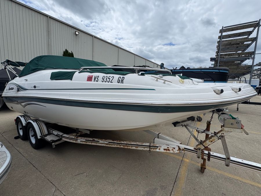 2004 Hurricane SunDeck 187 IO, photo 3 of 13