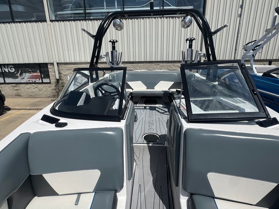 2018 Moomba Max, photo 4 of 21