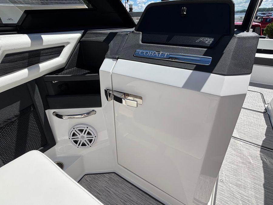 2026 Cobalt R8 Surf, photo 11 of 19