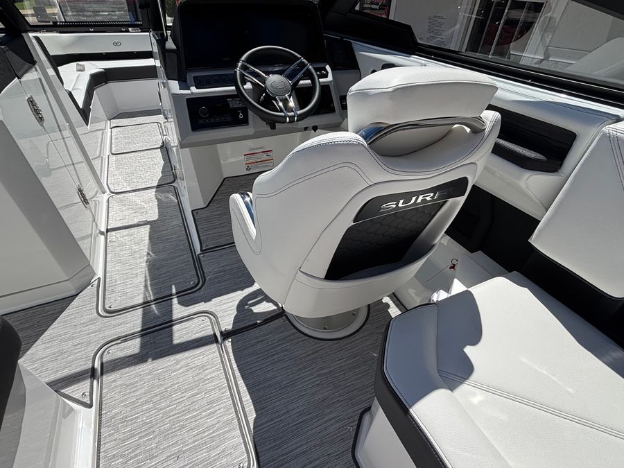 2026 Cobalt R8 Surf, photo 6 of 19