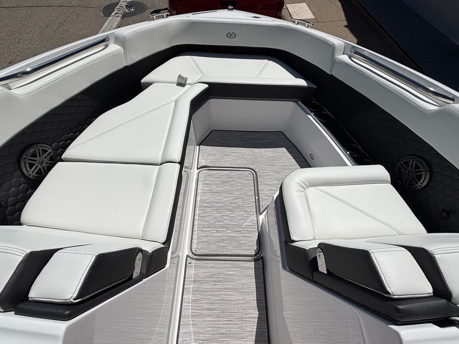 2026 Cobalt R8 Surf, photo 14 of 19