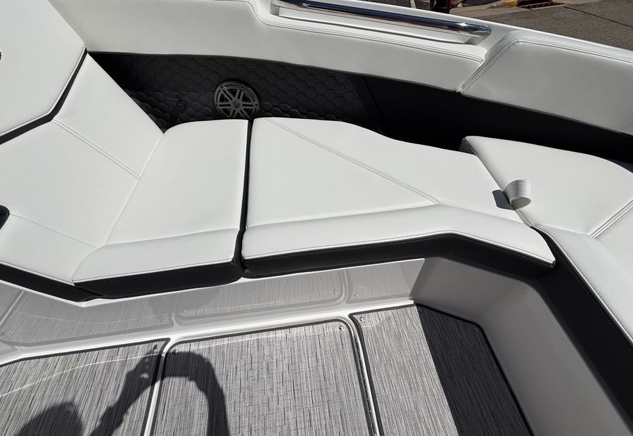 2026 Cobalt R8 Surf, photo 16 of 19