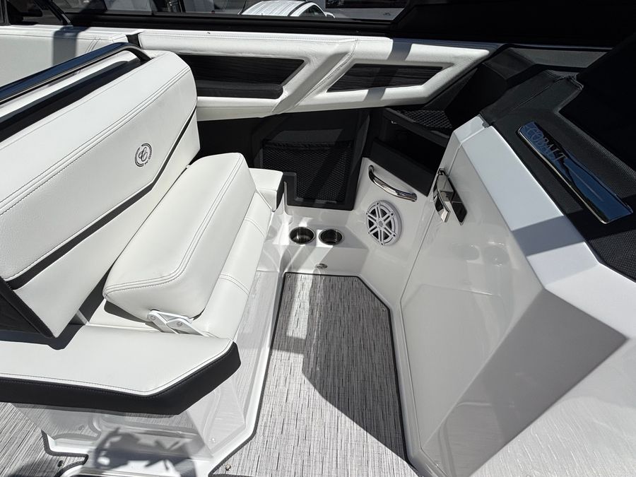 2026 Cobalt R8 Surf, photo 10 of 19