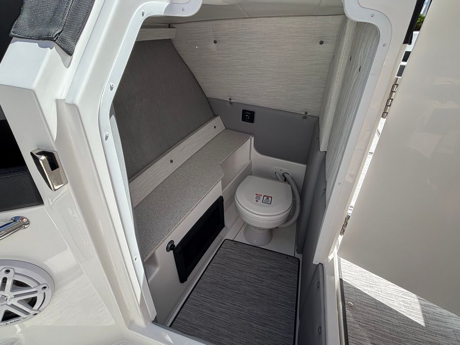 2026 Cobalt R8 Surf, photo 12 of 19