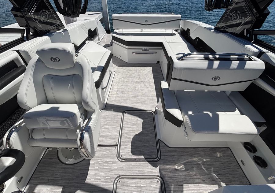 2026 Cobalt R8 Surf, photo 18 of 19