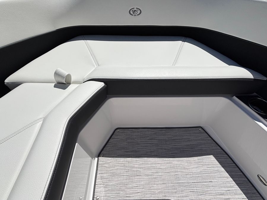 2026 Cobalt R8 Surf, photo 15 of 19
