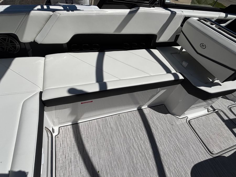 2026 Cobalt R8 Surf, photo 4 of 19