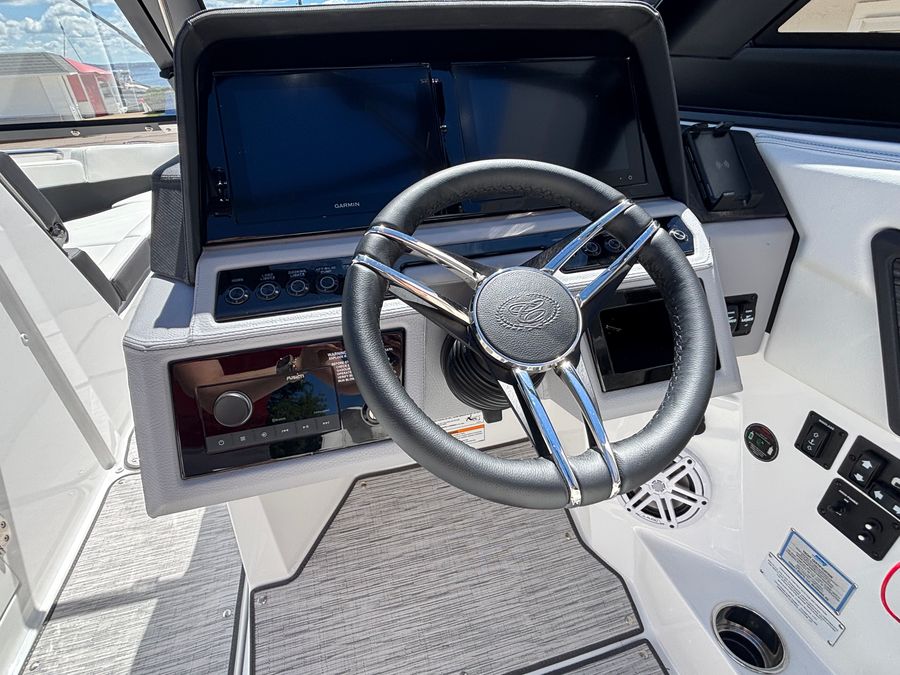 2026 Cobalt R8 Surf, photo 7 of 19