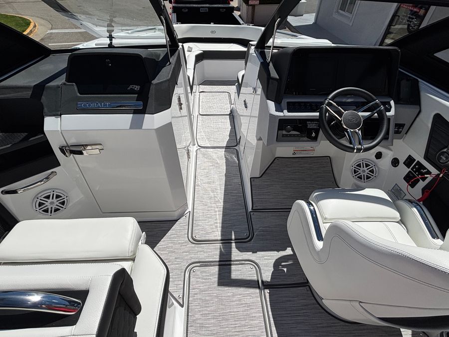 2026 Cobalt R8 Surf, photo 13 of 19