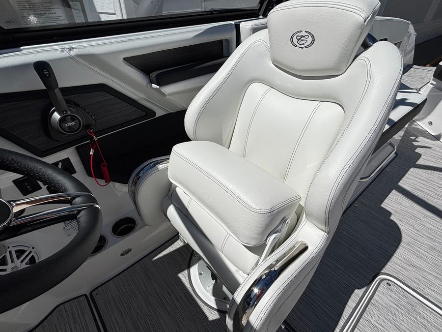 2026 Cobalt R8 Surf, photo 9 of 19