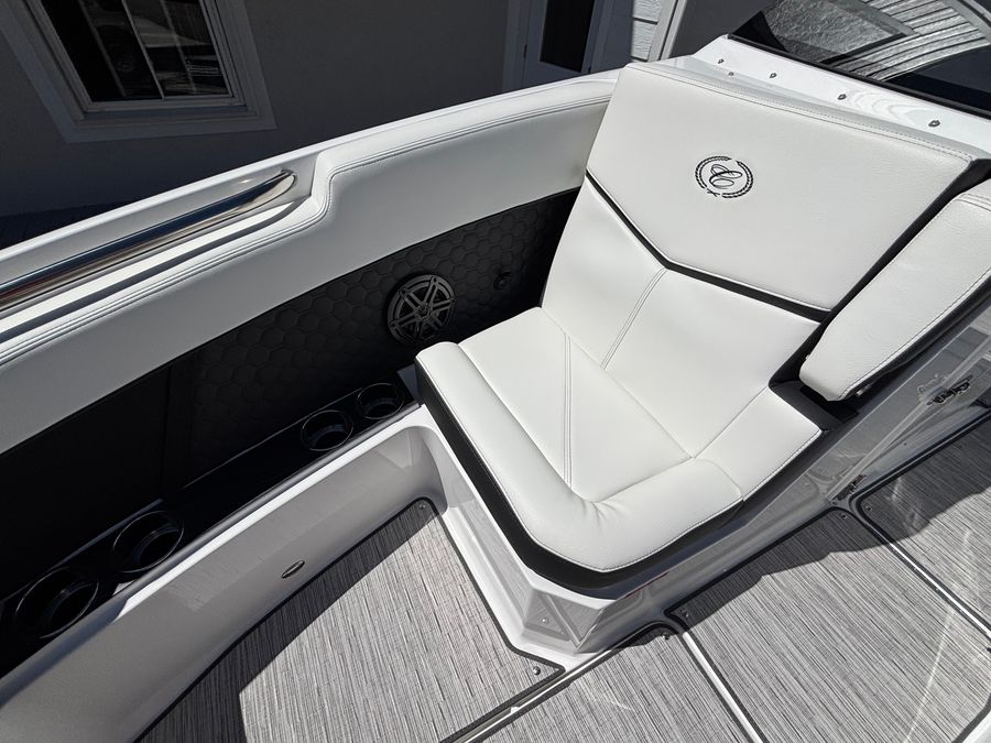 2026 Cobalt R8 Surf, photo 17 of 19