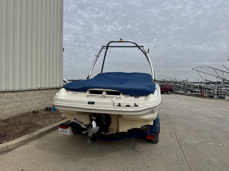 2003 Sea Ray 220, photo 3 of 4