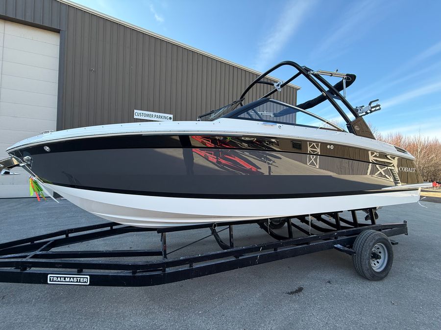 2026 Cobalt R6 Surf, photo 4 of 30