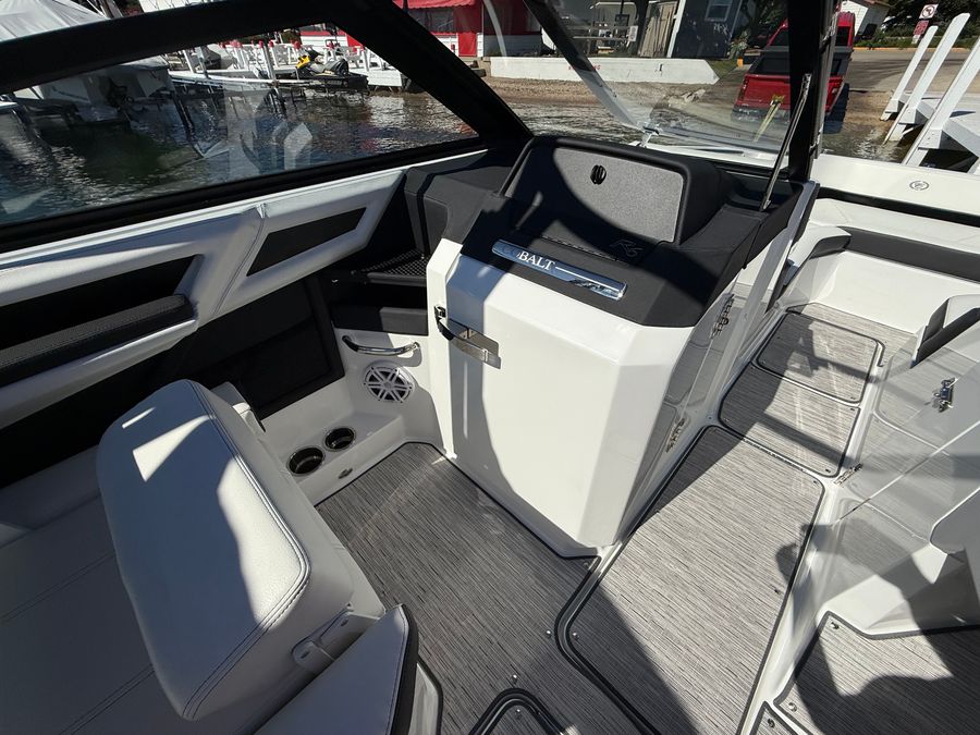 2026 Cobalt R6 Surf, photo 7 of 30