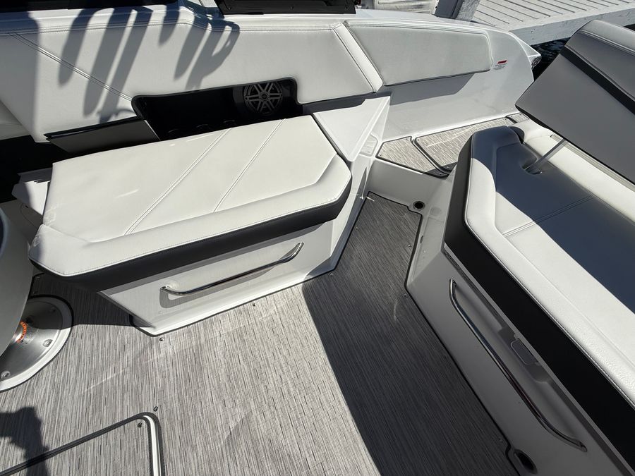 2026 Cobalt R6 Surf, photo 9 of 30