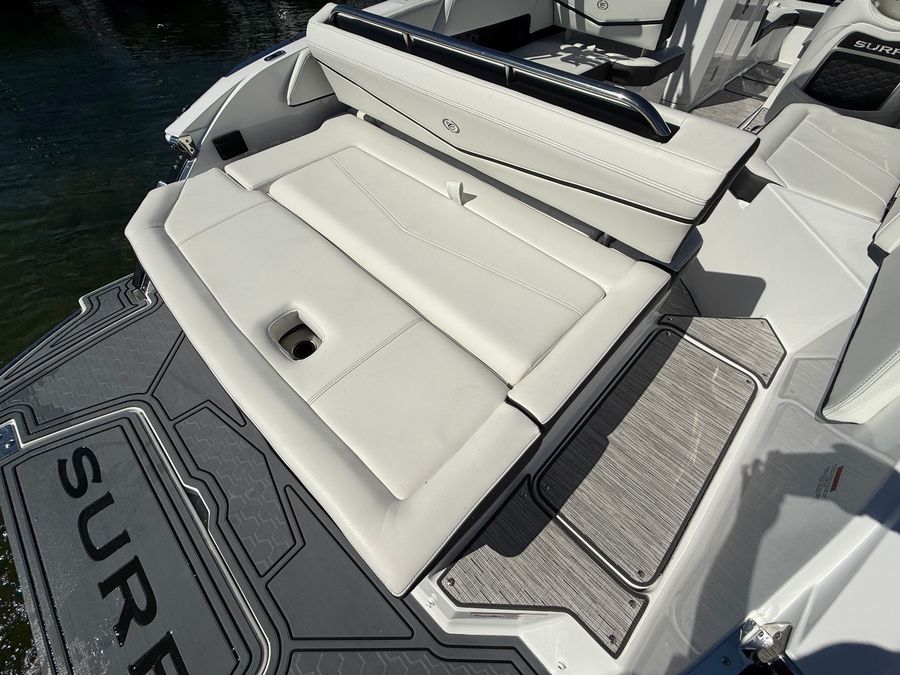 2026 Cobalt R6 Surf, photo 8 of 30