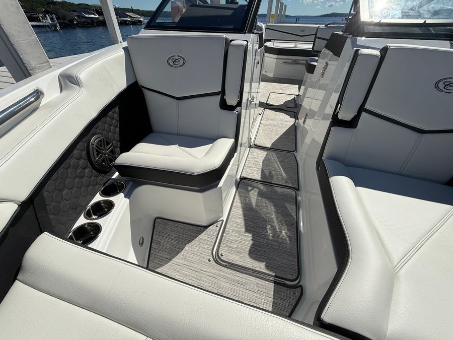 2026 Cobalt R6 Surf, photo 18 of 30