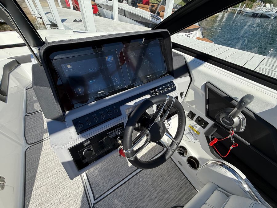 2026 Cobalt R6 Surf, photo 13 of 30