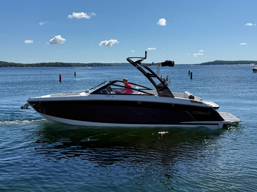 2026 Cobalt R6 Surf, photo 2 of 30