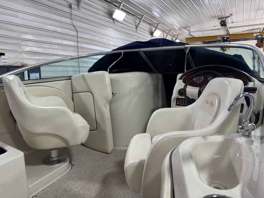 2008 Sea Ray 220 Sundeck, photo 5 of 9