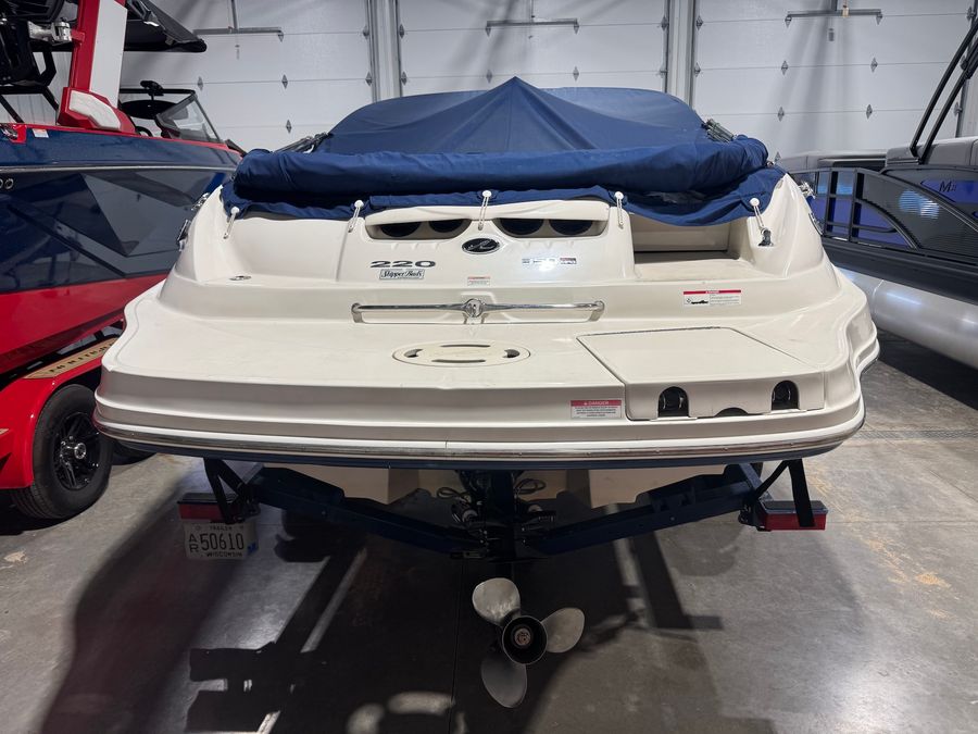 2008 Sea Ray 220 Sundeck, photo 2 of 9