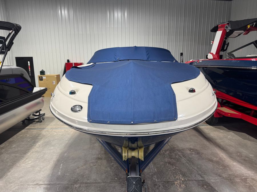 2008 Sea Ray 220 Sundeck, photo 4 of 9