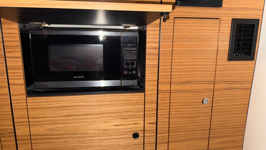 2021 Boston Whaler 380 Realm, photo 23 of 30