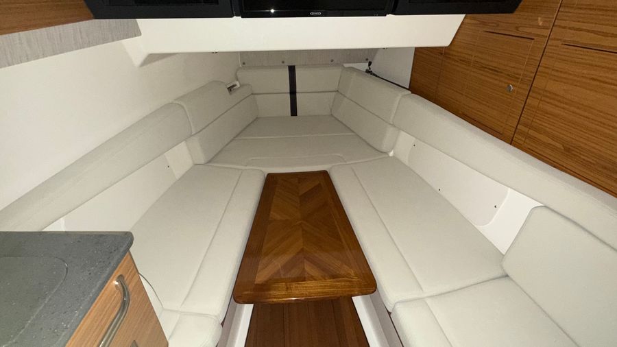 2021 Boston Whaler 380 Realm, photo 25 of 30