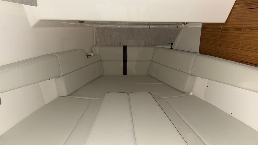 2021 Boston Whaler 380 Realm, photo 24 of 30
