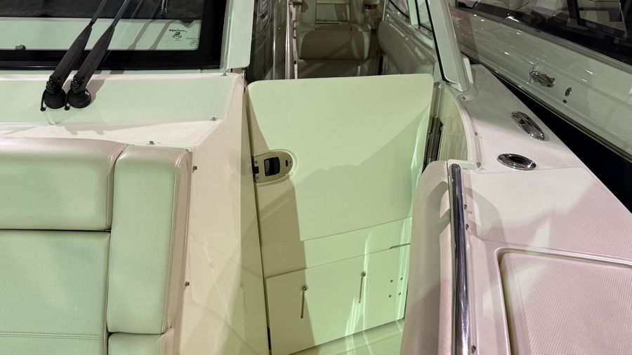 2021 Boston Whaler 380 Realm, photo 8 of 30