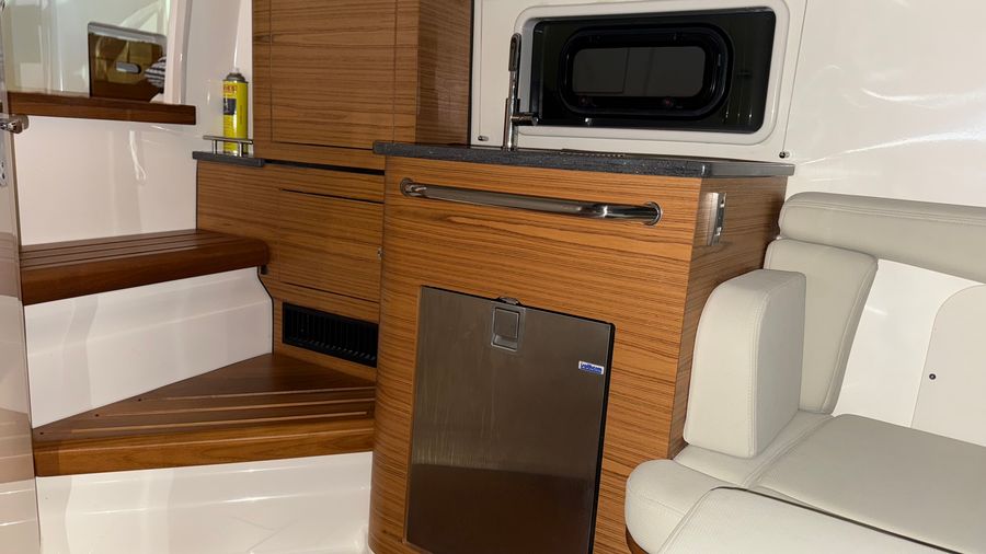 2021 Boston Whaler 380 Realm, photo 18 of 30