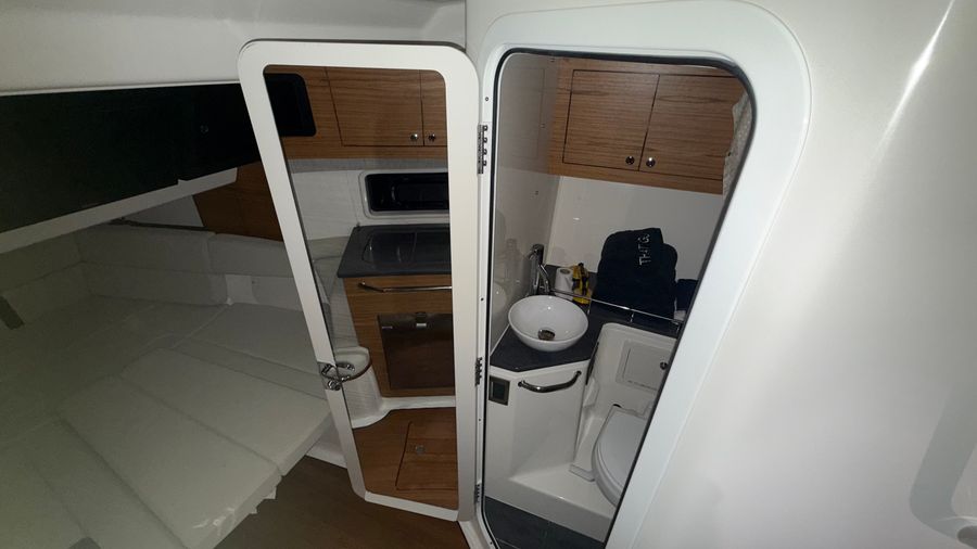 2021 Boston Whaler 380 Realm, photo 26 of 30
