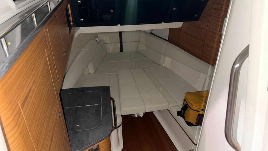 2021 Boston Whaler 380 Realm, photo 15 of 30