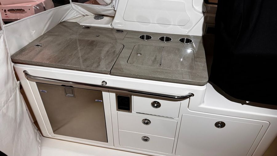 2021 Boston Whaler 380 Realm, photo 30 of 30