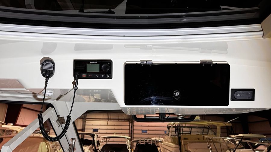 2021 Boston Whaler 380 Realm, photo 28 of 30