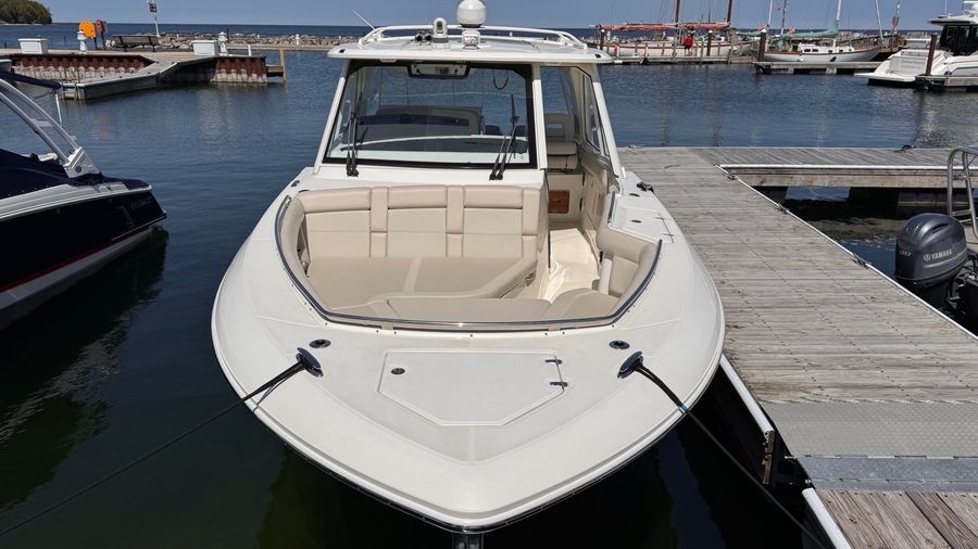 2021 Boston Whaler 380 Realm, photo 2 of 30